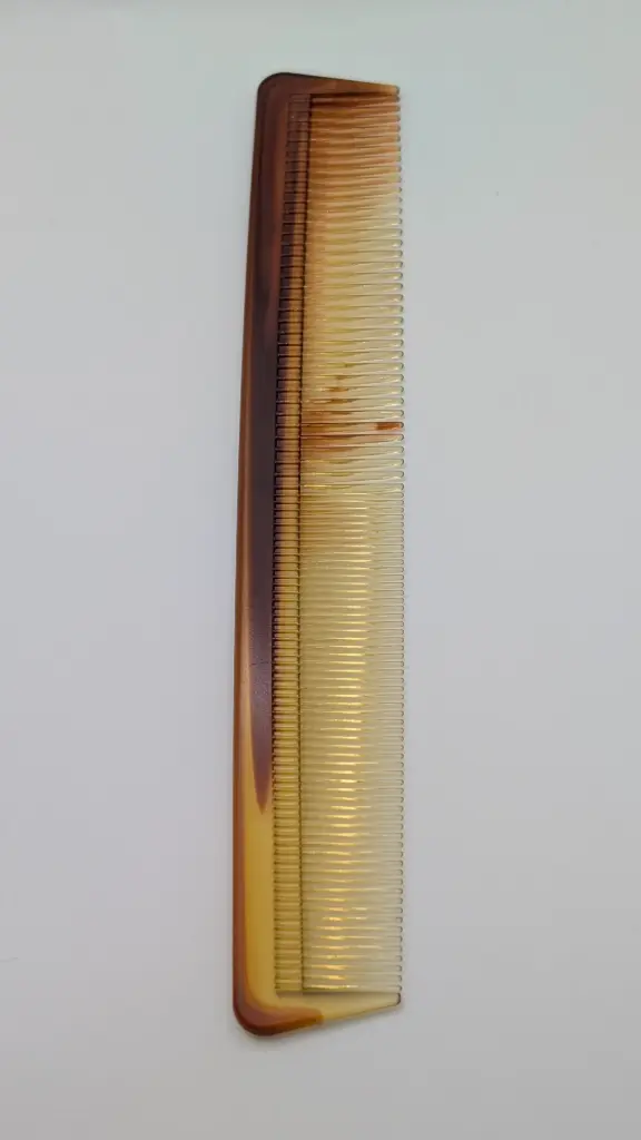 [CB25-36] PEINE MARRON CORTE 3