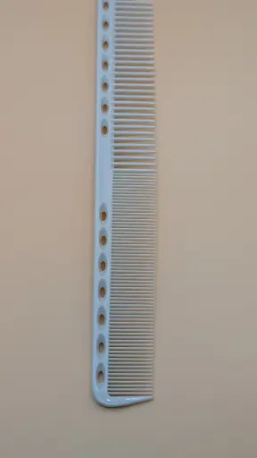 [MY-76] PEINE CORTE B/N YS