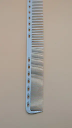 [MY-76] PEINE CORTE B/N YS